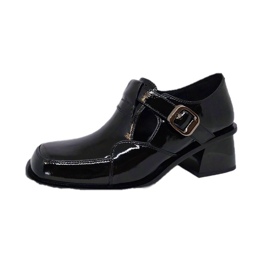 Women's black patent leather mary jane shoe